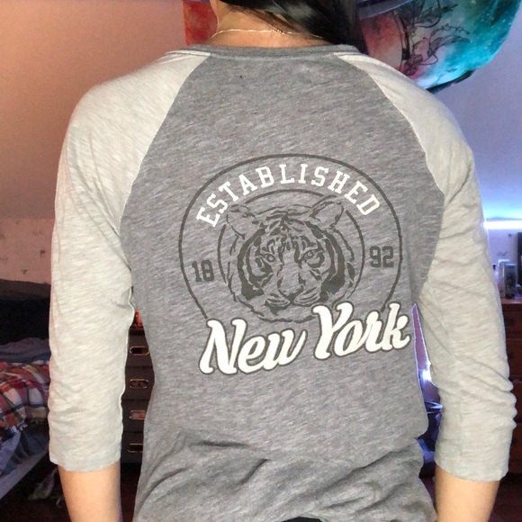 Abercrombie tshirt - Picture 2 of 3